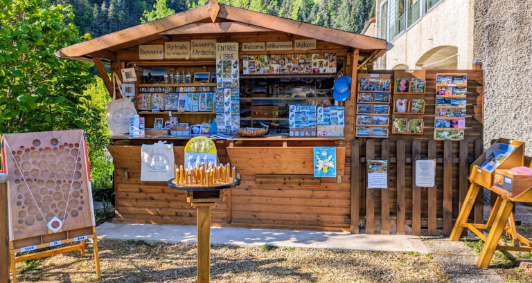 Point de vente au chalet au bord de La Dolce Via - St Martin de Valamas
